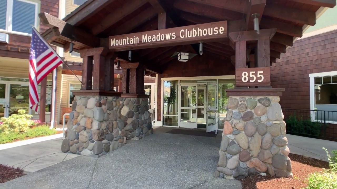 Mountain Meadows Clubhouse main entrance used for Siskiyou Singers performances.